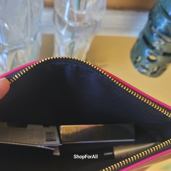 - Yves Saint Laurent - Picture 4 of 12